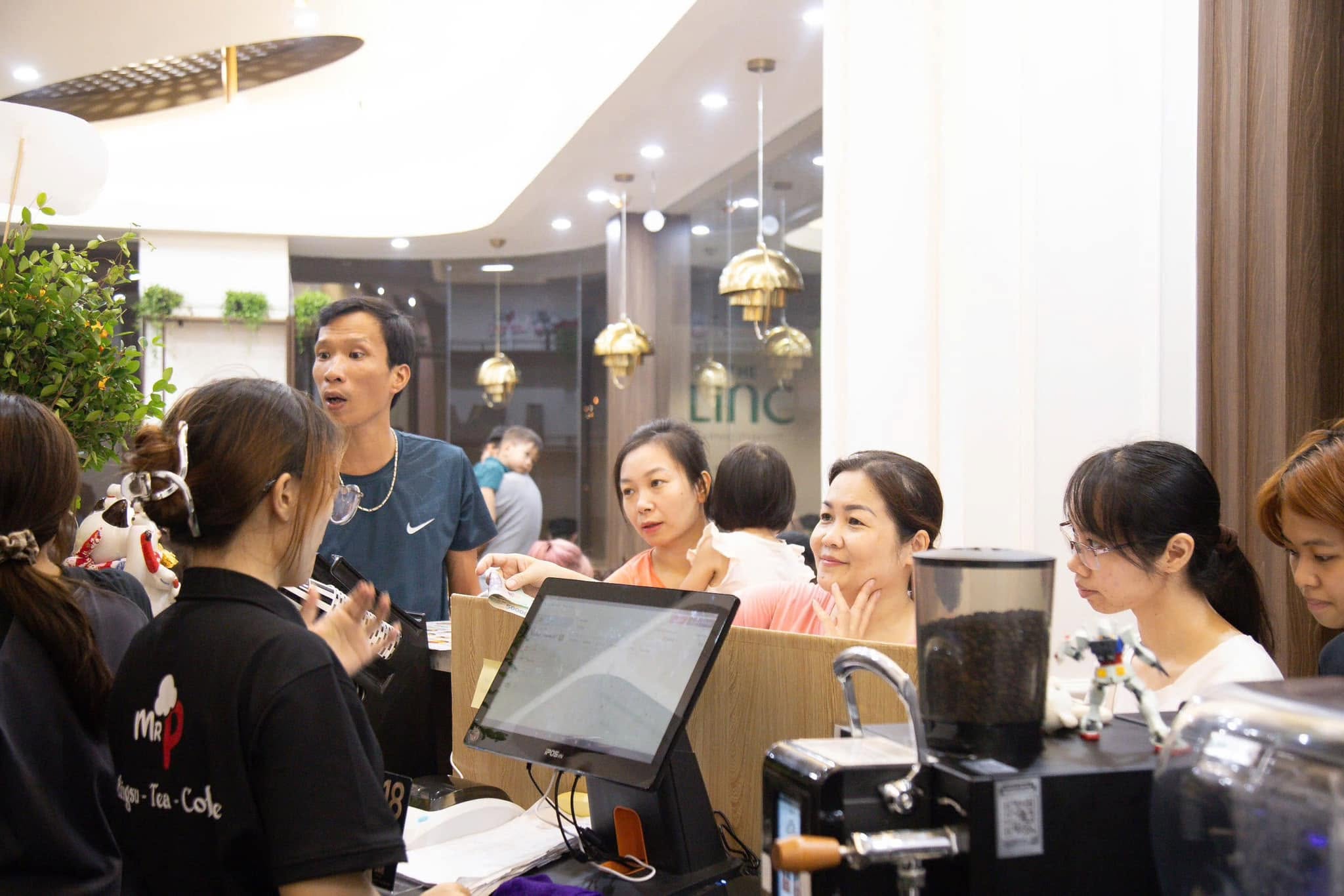 trải nghiệm khách hàng trong kinh doanh F&B
